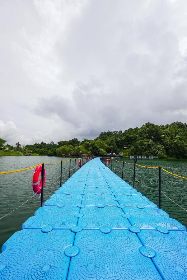 Roxy Tasik Biru Resort City Bau المظهر الخارجي الصورة