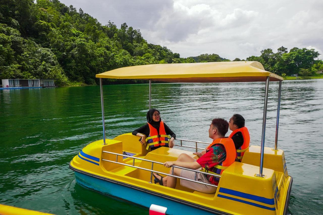 Roxy Tasik Biru Resort City Bau المظهر الخارجي الصورة