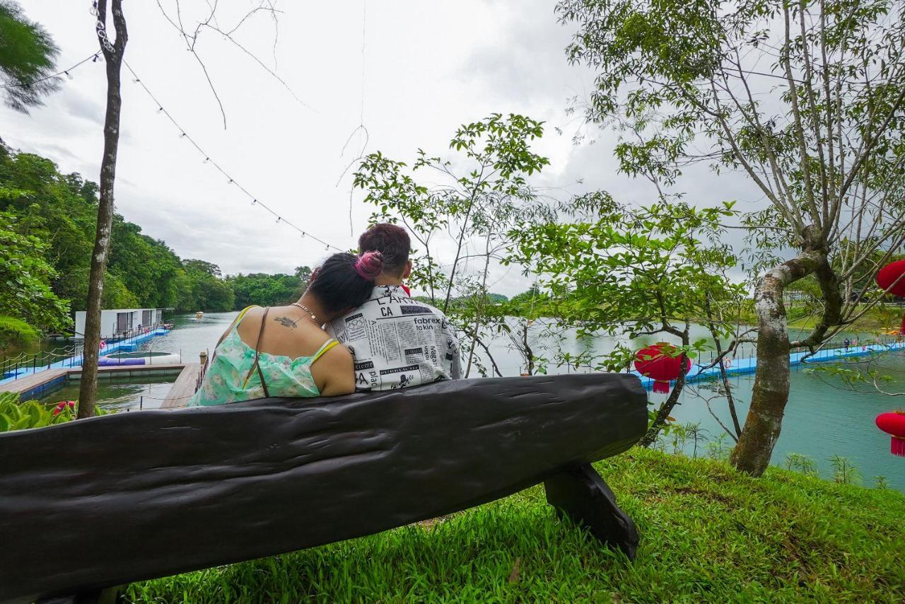 Roxy Tasik Biru Resort City Bau المظهر الخارجي الصورة