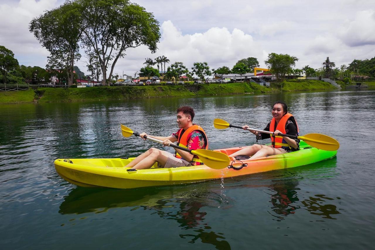 Roxy Tasik Biru Resort City Bau المظهر الخارجي الصورة