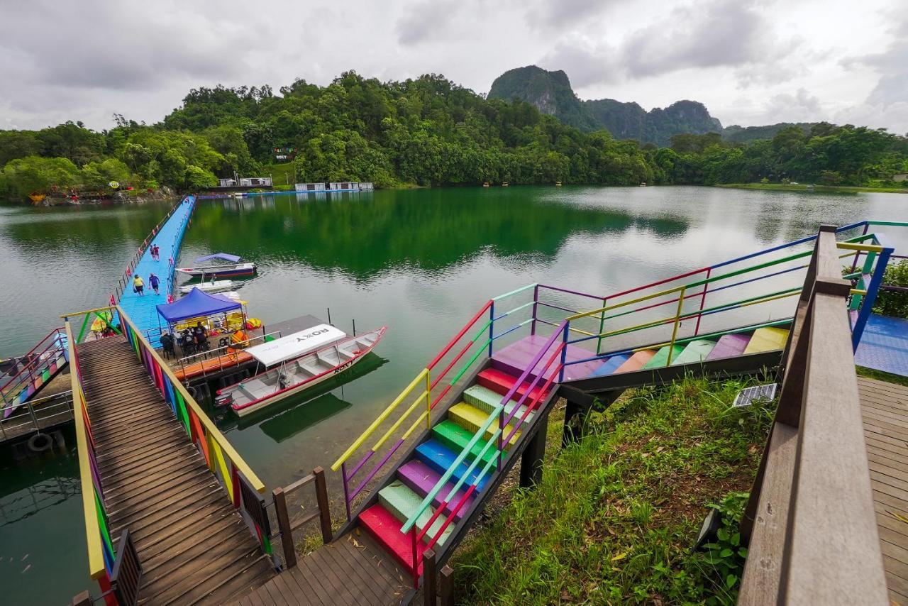 Roxy Tasik Biru Resort City Bau المظهر الخارجي الصورة
