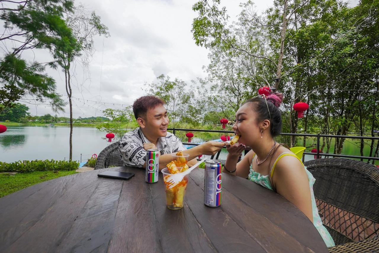 Roxy Tasik Biru Resort City Bau المظهر الخارجي الصورة