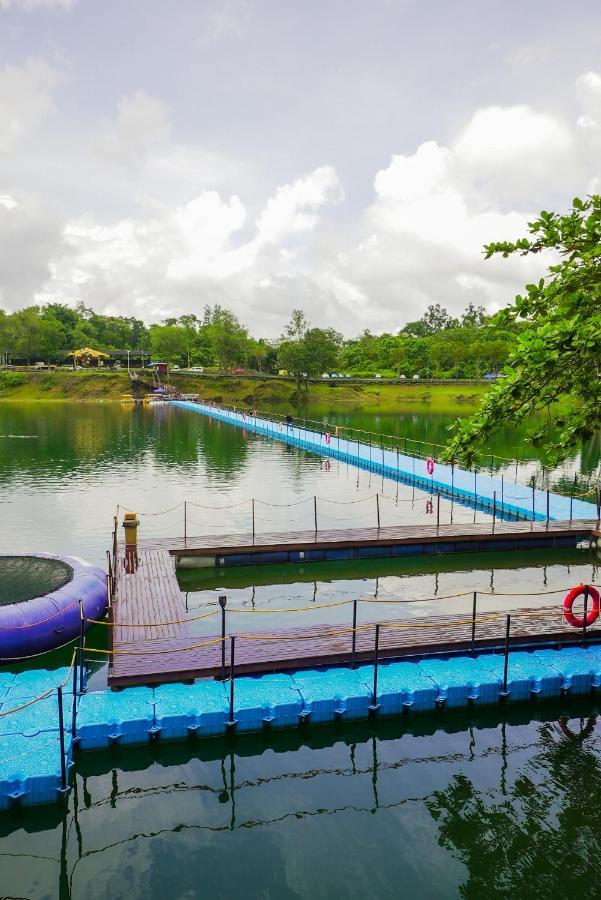 Roxy Tasik Biru Resort City Bau المظهر الخارجي الصورة