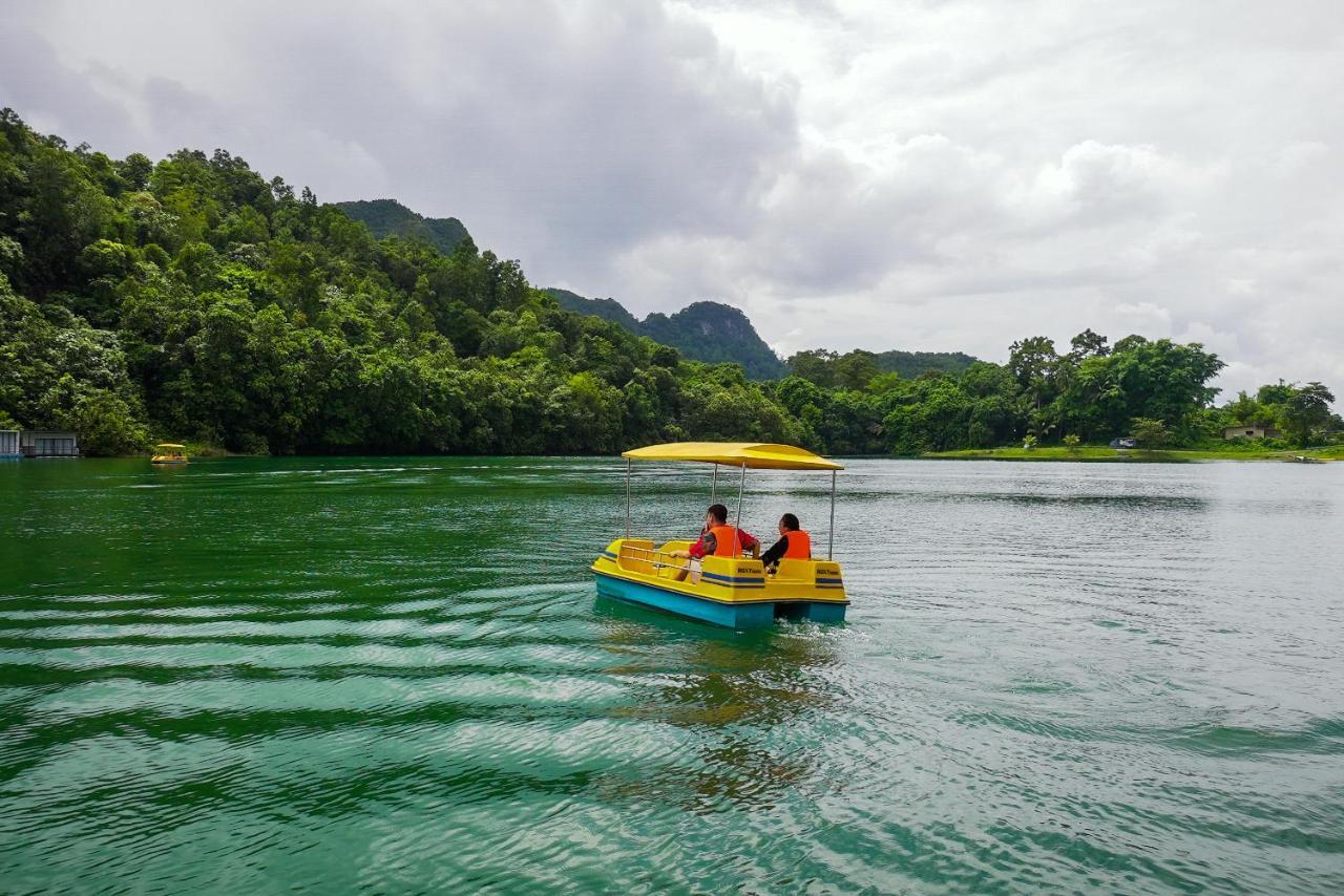 Roxy Tasik Biru Resort City Bau المظهر الخارجي الصورة