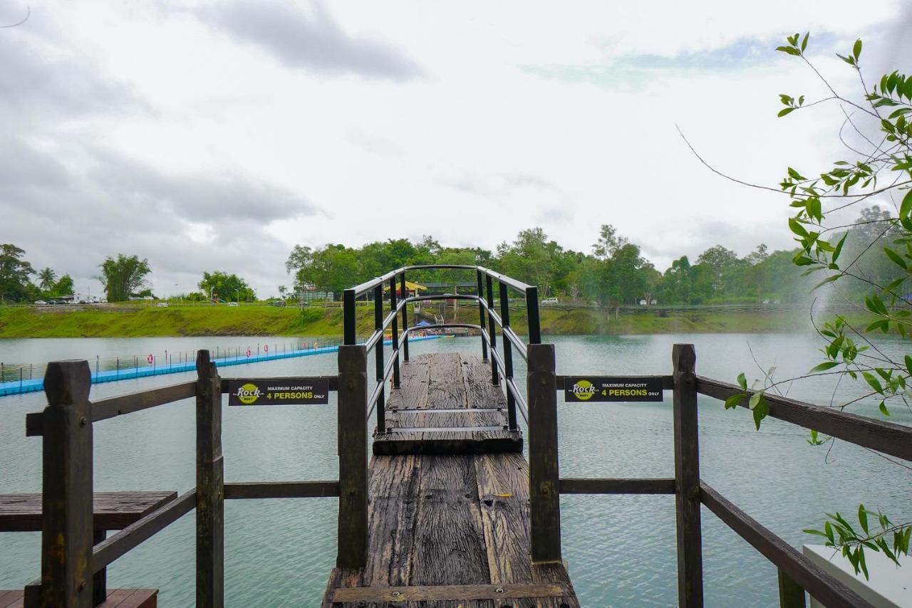 Roxy Tasik Biru Resort City Bau المظهر الخارجي الصورة