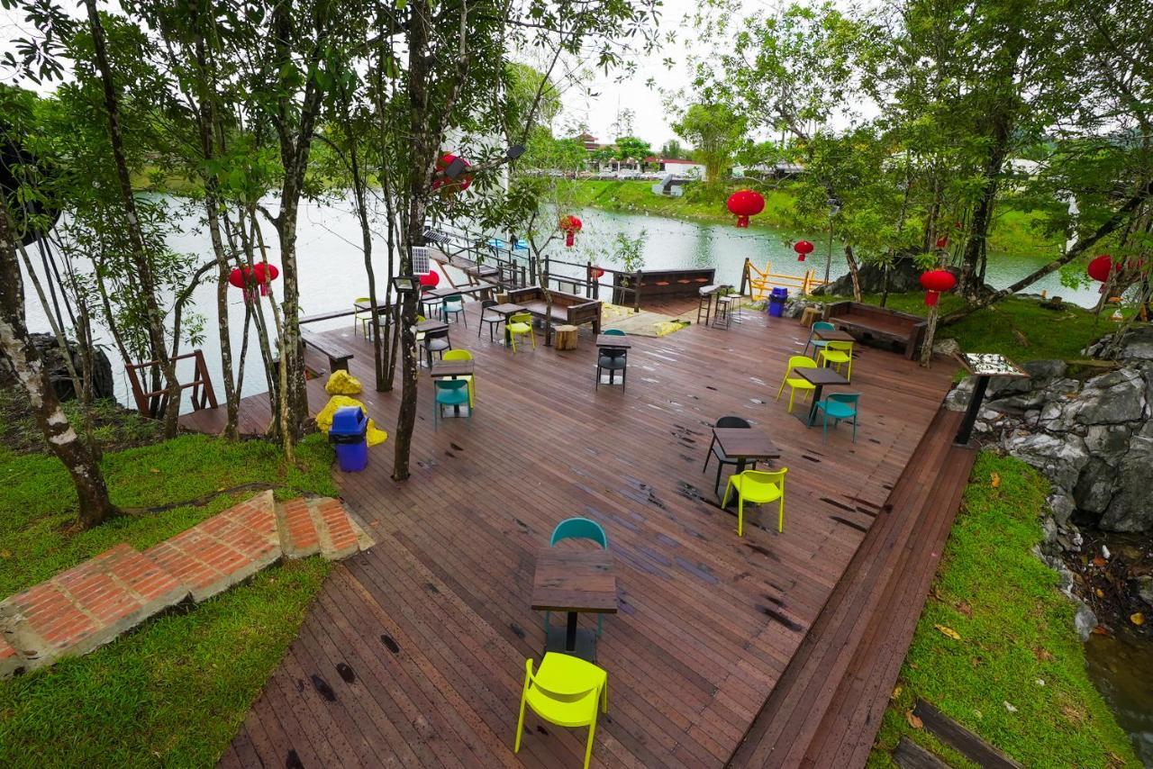 Roxy Tasik Biru Resort City Bau المظهر الخارجي الصورة