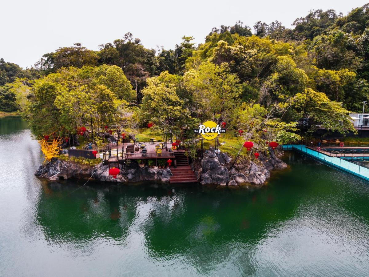 Roxy Tasik Biru Resort City Bau المظهر الخارجي الصورة