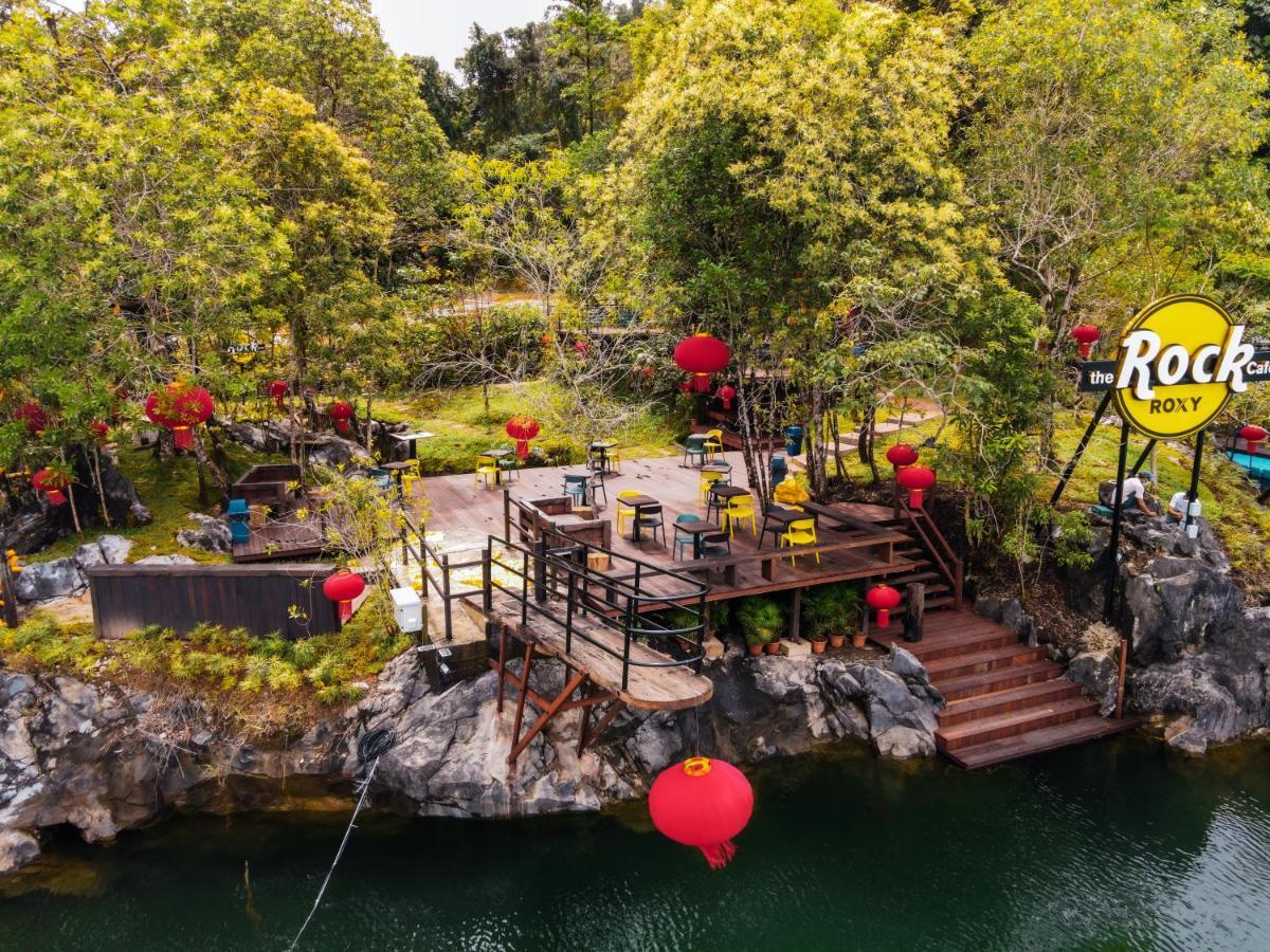 Roxy Tasik Biru Resort City Bau المظهر الخارجي الصورة