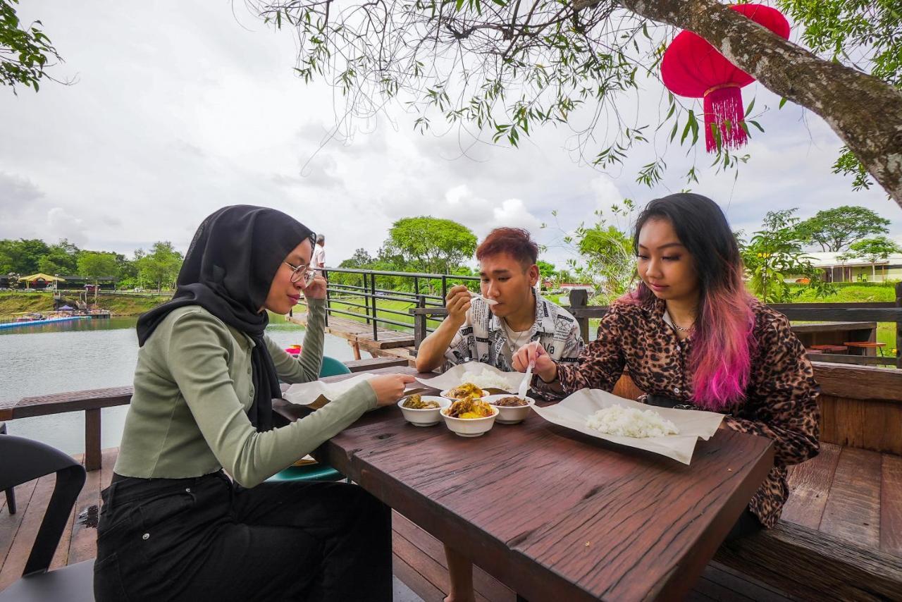 Roxy Tasik Biru Resort City Bau المظهر الخارجي الصورة
