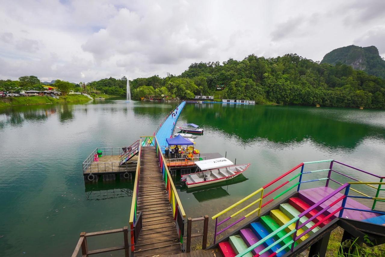 Roxy Tasik Biru Resort City Bau المظهر الخارجي الصورة