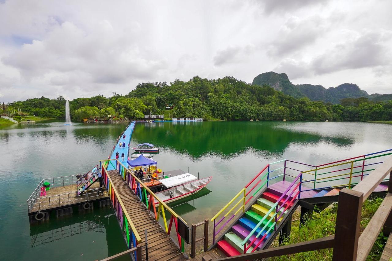 Roxy Tasik Biru Resort City Bau المظهر الخارجي الصورة