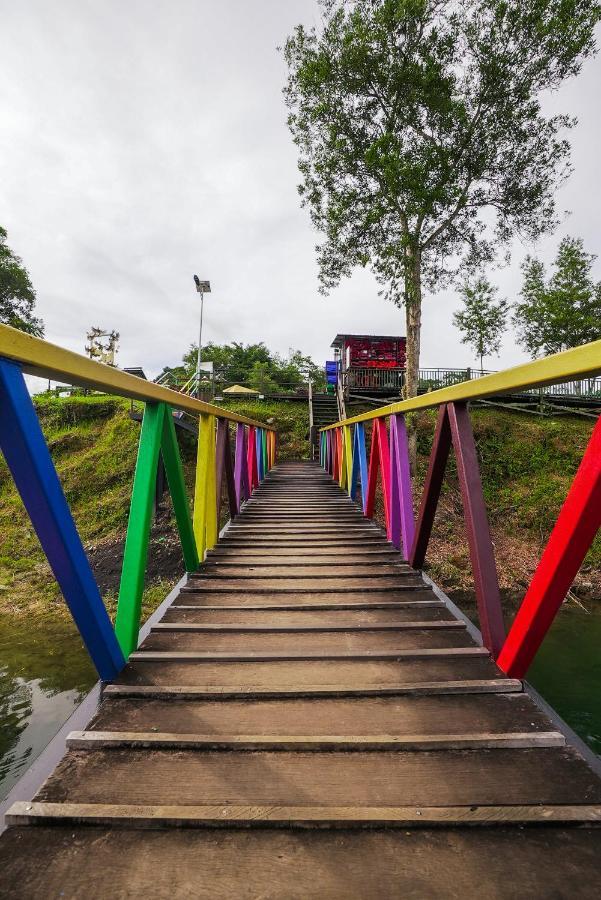 Roxy Tasik Biru Resort City Bau المظهر الخارجي الصورة